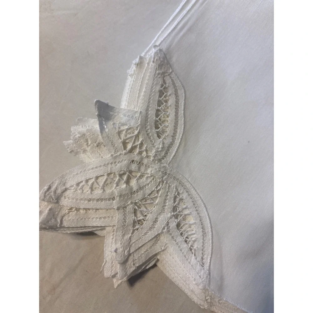 Vtg Unbranded Napkins  17x17 White Excellent Lace Corner Set of 4